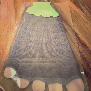 NWT Toe less toe socks for yoga - dance - fitness